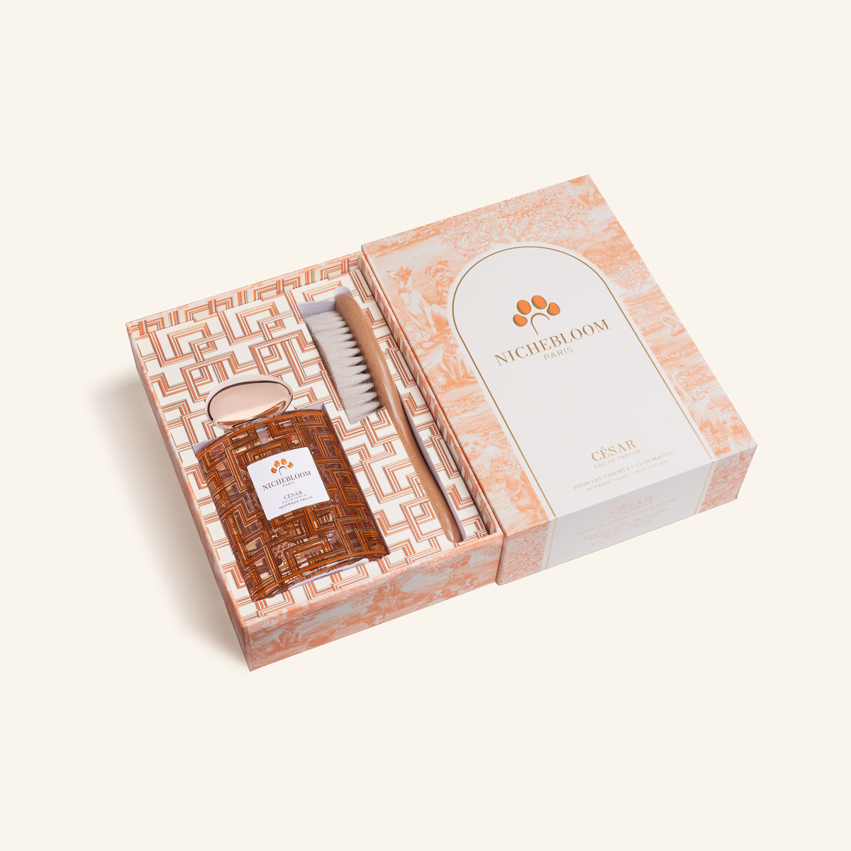 Coffret Signature César ouvert : flacon 120 ml, brosse et carte rituel