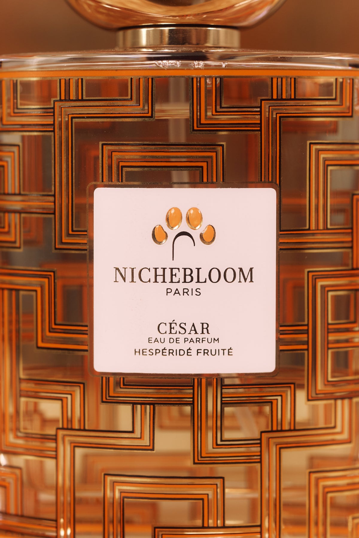 Étiquette du flacon César, qui porte le prénom du parfum