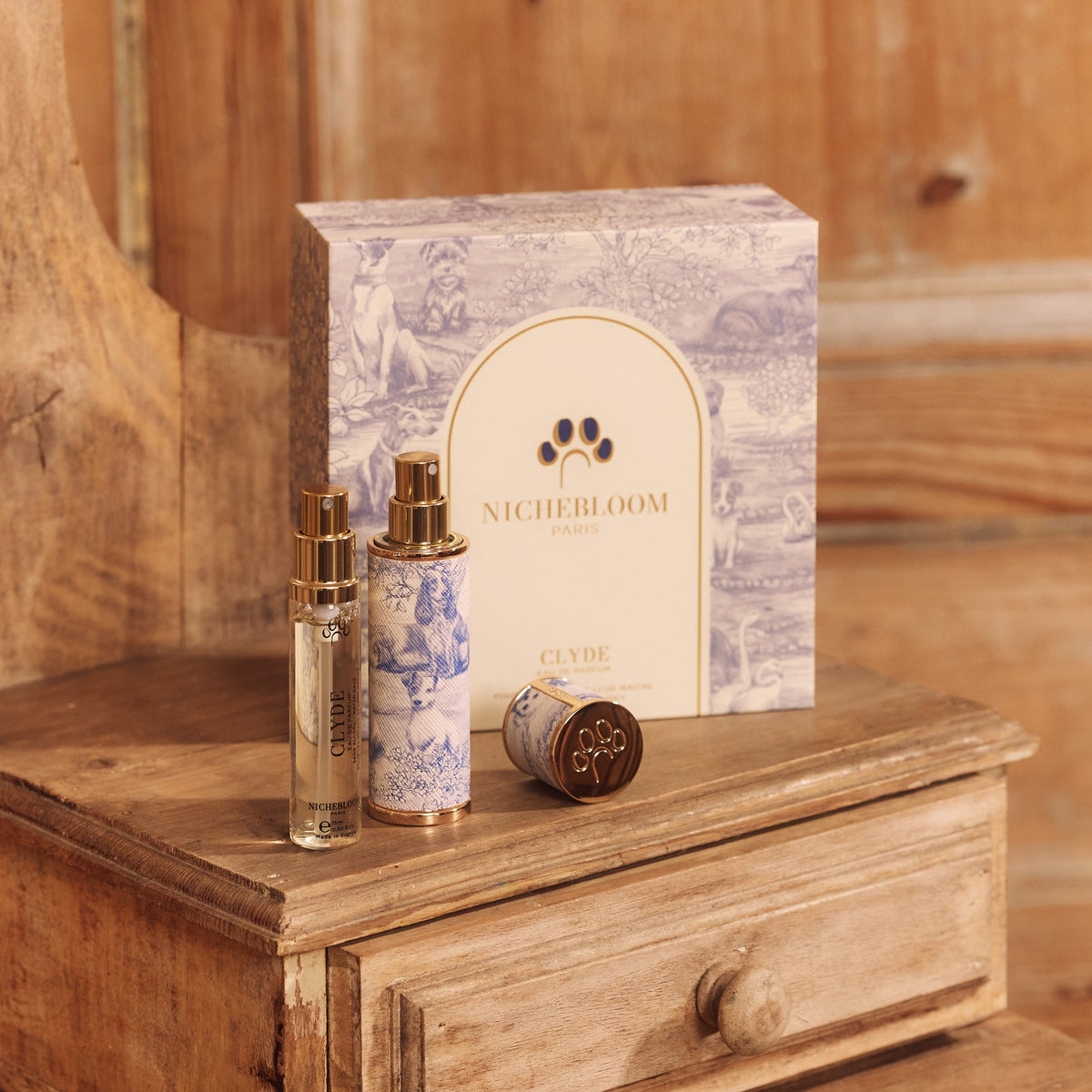 Clyde Nomade refill beside its case on a wooden chest