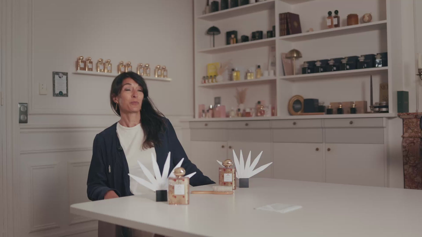 Clarissa Aparici, parfumeuse, présente le parfum Bonnie